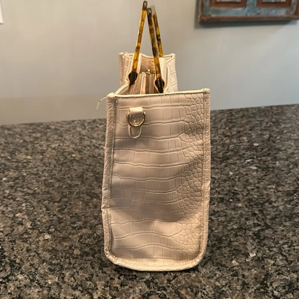 Urban originals iconic love bag - Picture 4 of 12